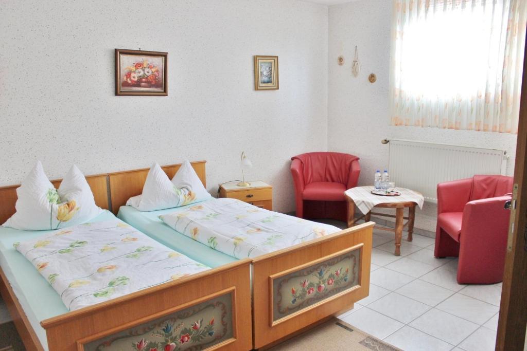 Pfaelzer Stuben Hotel Landstuhl Buitenkant foto